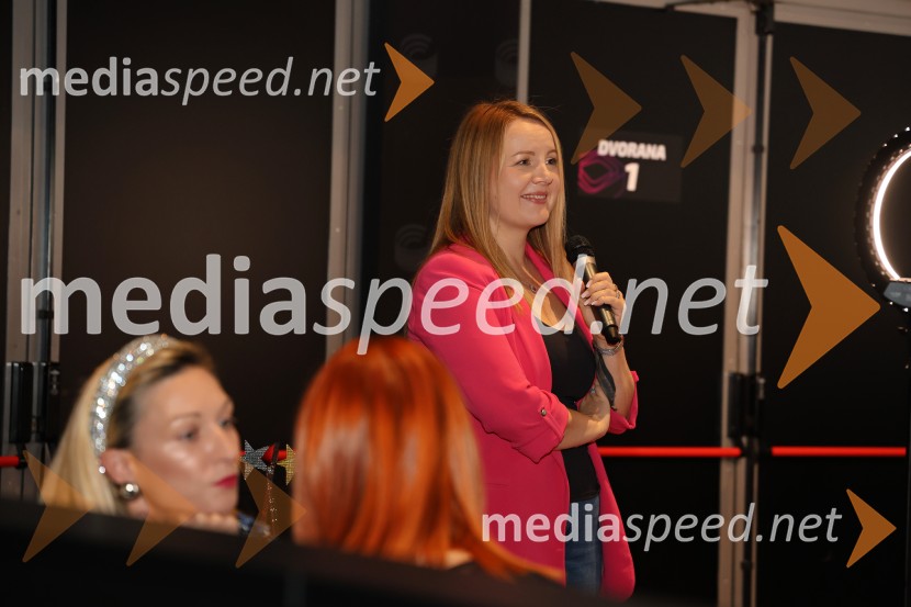  Tanja Kocman, stand up komičarkaMakeup Mastery Slovenija