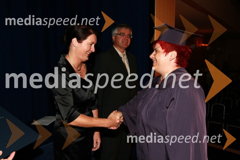 Mag. Majda Kralj, direktorica poslovnega sistema Academia in diplomantka VSŠ Academia15. obletnica poslovnega sistema Academia in svečana podelitev diplom Višje strokovne šole Academia