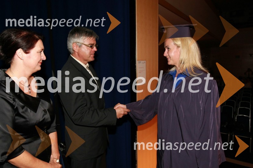 Mag. Majda Kralj, direktorica poslovnega sistema Academia, mag. Samo Hribar Milič, generalni direktor GZS in diplomantka VSŠ Academia15. obletnica poslovnega sistema Academia in svečana podelitev diplom Višje strokovne šole Academia