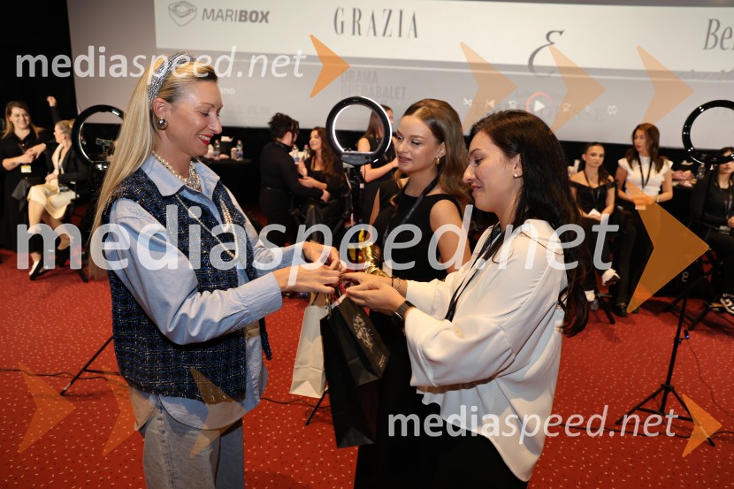  Špela Štamol, glavna urednica in vodja projekta GRAZIA Beauty Awards;  ... ;  ... Makeup Mastery Slovenija