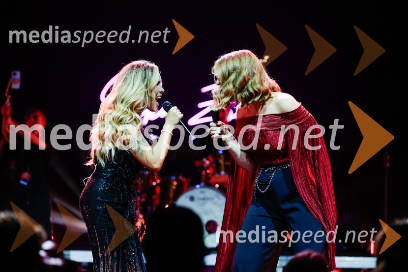  Nika Zorjan, pevka;  Eva Boto, pevkaNika Zorjan na velikem odru Križank