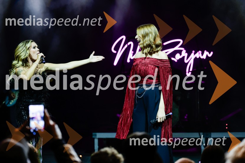  Nika Zorjan, pevka;  Eva Boto, pevkaNika Zorjan na velikem odru Križank