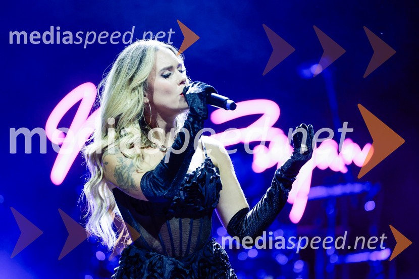  Nika Zorjan, pevkaNika Zorjan na velikem odru Križank