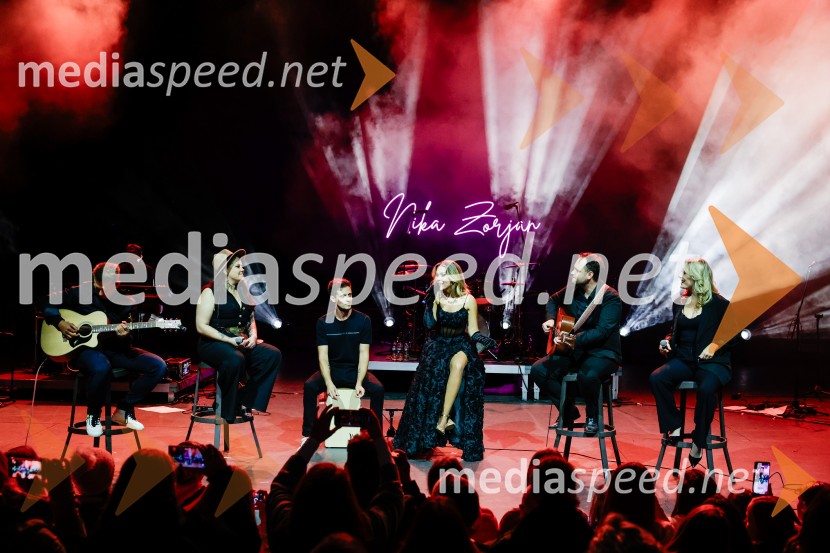 Nika Zorjan na velikem odru Križank