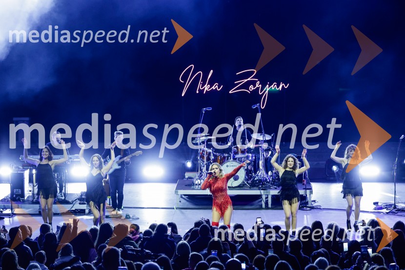 Nika Zorjan na velikem odru Križank