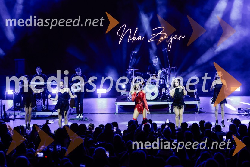 Nika Zorjan na velikem odru Križank