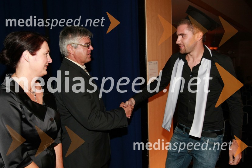 Mag. Majda Kralj, direktorica poslovnega sistema Academia, mag. Samo Hribar Milič, generalni direktor GZS in diplomant VSŠ Academia15. obletnica poslovnega sistema Academia in svečana podelitev diplom Višje strokovne šole Academia