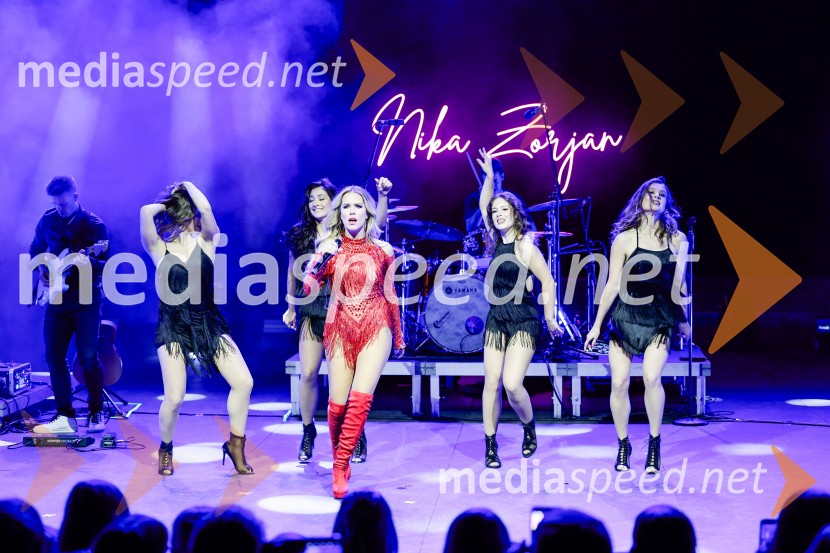  Nika Zorjan, pevkaNika Zorjan na velikem odru Križank