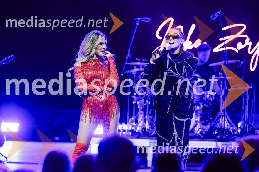  Nika Zorjan, pevka;  Mia Puhar Rodin - Masayah, pevkaNika Zorjan na velikem odru Križank