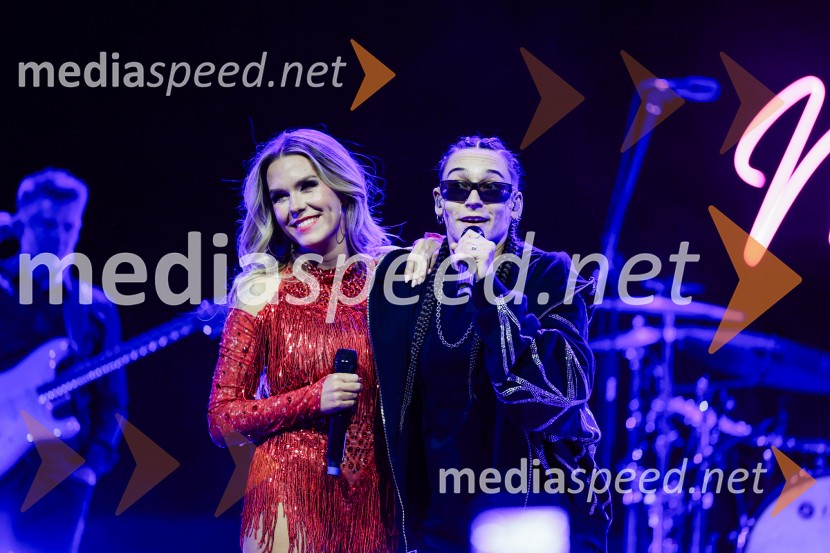  Nika Zorjan, pevka;  Mia Puhar Rodin - Masayah, pevkaNika Zorjan na velikem odru Križank