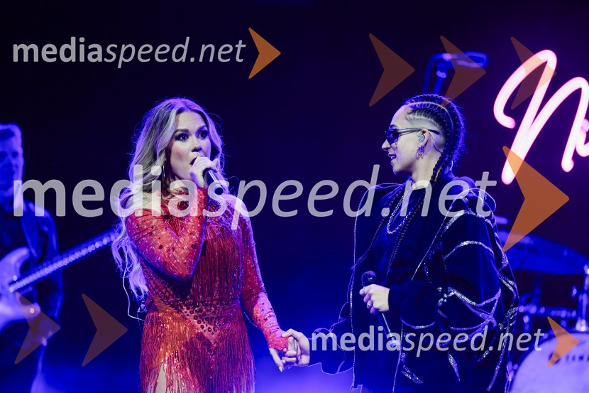  Nika Zorjan, pevka;  Mia Puhar Rodin - Masayah, pevkaNika Zorjan na velikem odru Križank