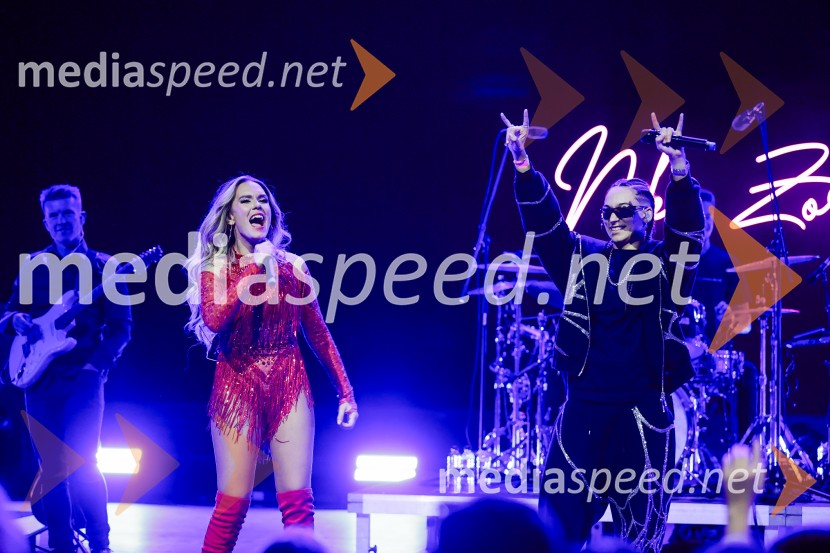  Nika Zorjan, pevka;  Mia Puhar Rodin - Masayah, pevkaNika Zorjan na velikem odru Križank