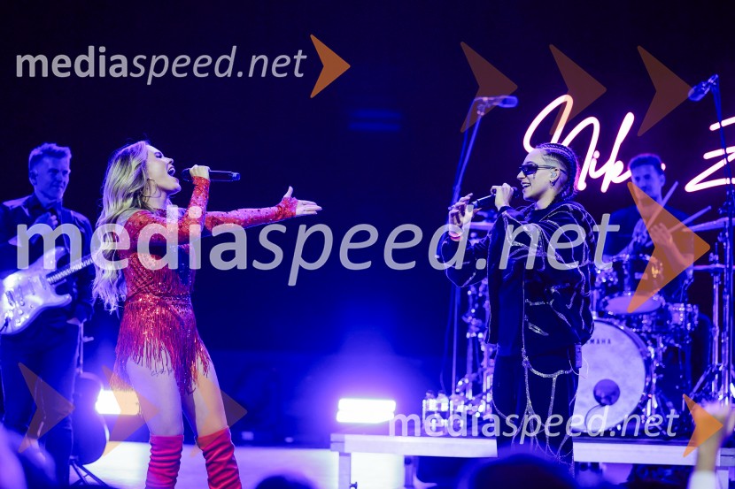  Nika Zorjan, pevka;  Mia Puhar Rodin - Masayah, pevkaNika Zorjan na velikem odru Križank