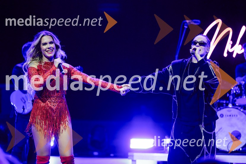  Nika Zorjan, pevka;  Mia Puhar Rodin - Masayah, pevkaNika Zorjan na velikem odru Križank