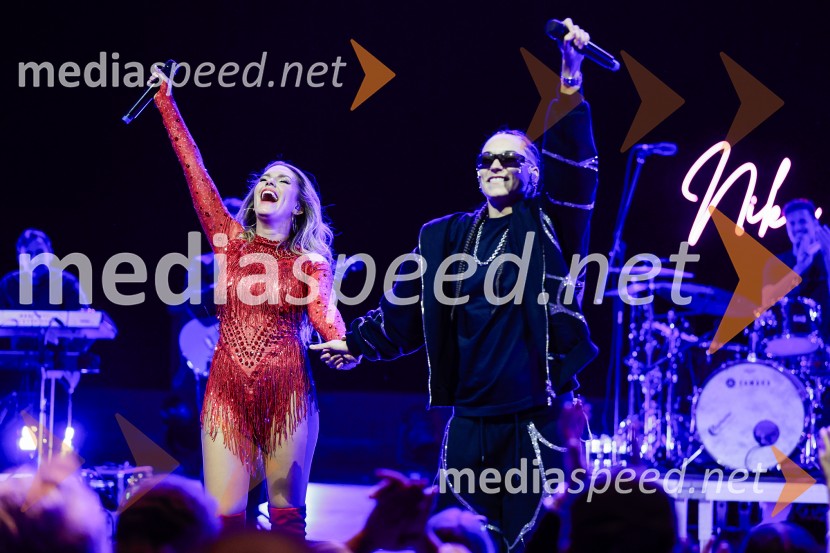  Nika Zorjan, pevka;  Mia Puhar Rodin - Masayah, pevkaNika Zorjan na velikem odru Križank