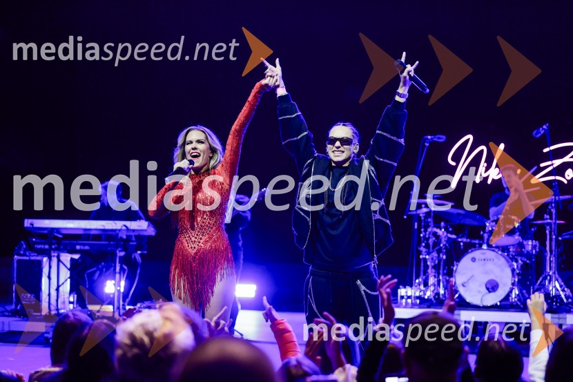  Nika Zorjan, pevka;  Mia Puhar Rodin - Masayah, pevkaNika Zorjan na velikem odru Križank