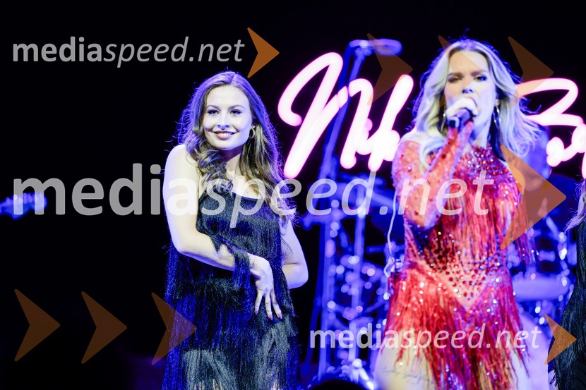  ... ;  Nika Zorjan, pevkaNika Zorjan na velikem odru Križank