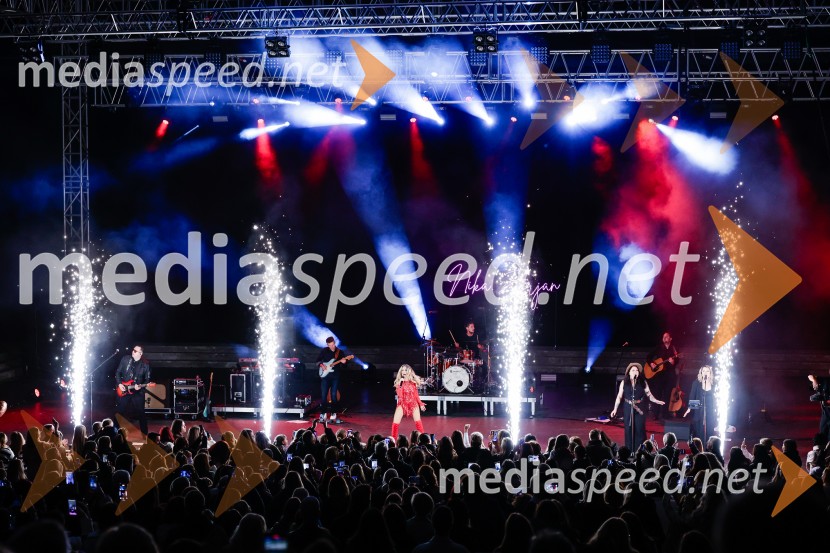 Nika Zorjan na velikem odru Križank