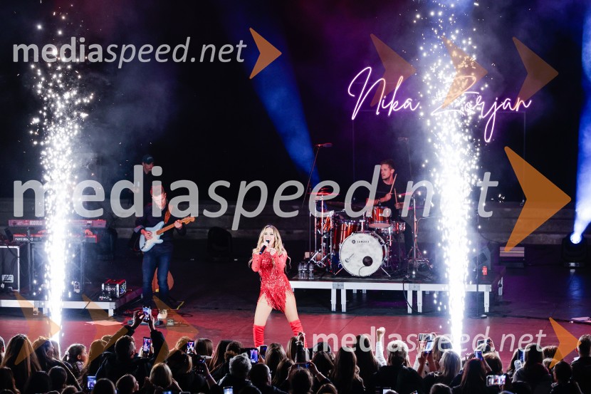  Nika Zorjan, pevkaNika Zorjan na velikem odru Križank