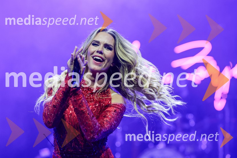  Nika Zorjan, pevkaNika Zorjan na velikem odru Križank