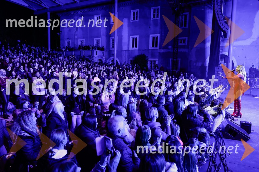 Nika Zorjan na velikem odru Križank