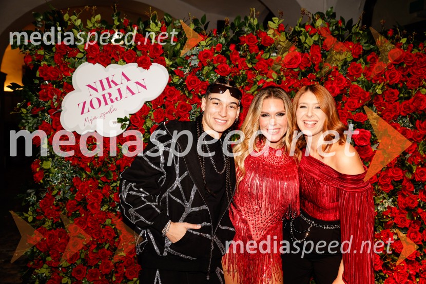  Mia Puhar Rodin - Masayah, pevka;  Nika Zorjan, pevka;  Eva Boto, pevkaNika Zorjan na velikem odru Križank