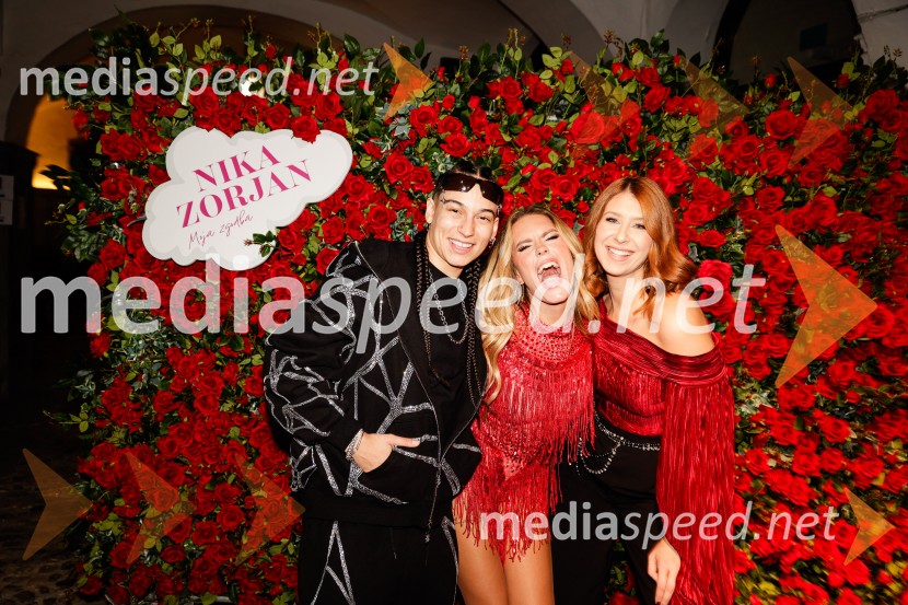  Mia Puhar Rodin - Masayah, pevka;  Nika Zorjan, pevka;  Eva Boto, pevkaNika Zorjan na velikem odru Križank