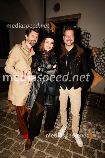  Tomaž Mihelič - Marlenna, član skupine Sestre;  Maja Keuc, pevka, Amaya;  ... Nika Zorjan na velikem odru Križank