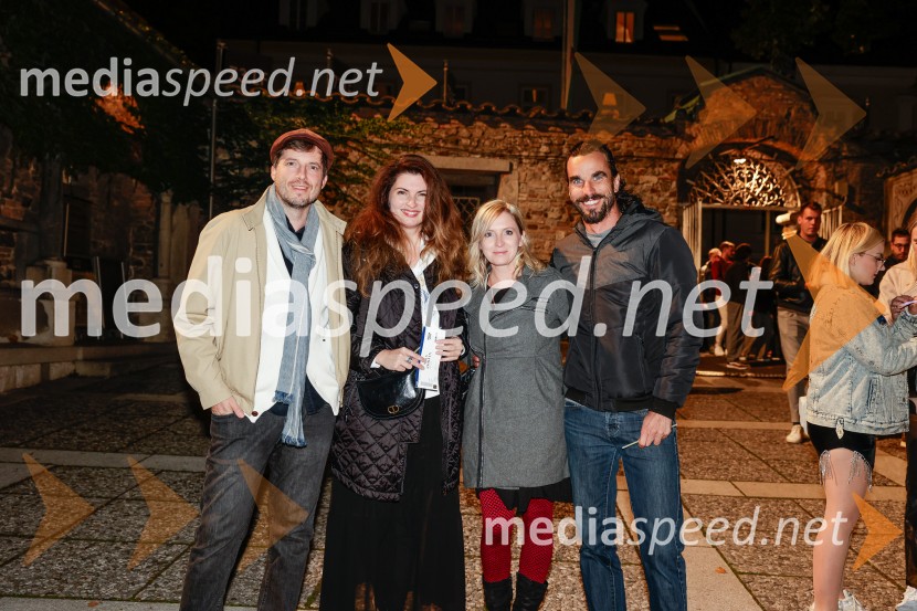  Dominik Bagola, glasbenik, Balladero;  Erika Mahorič;  ... ;  ... Nika Zorjan na velikem odru Križank