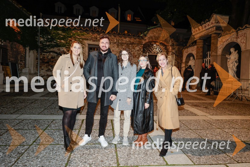  ... ;  Robert Roškar, radijski voditelj;  ... ;  ... ;  ... Nika Zorjan na velikem odru Križank