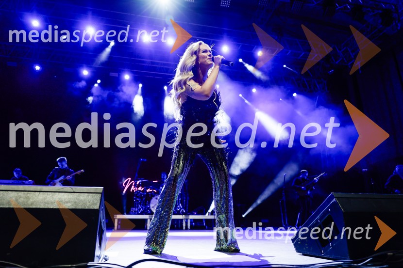  Nika Zorjan, pevkaNika Zorjan na velikem odru Križank