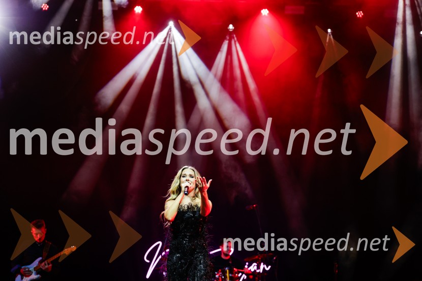  Nika Zorjan, pevkaNika Zorjan na velikem odru Križank