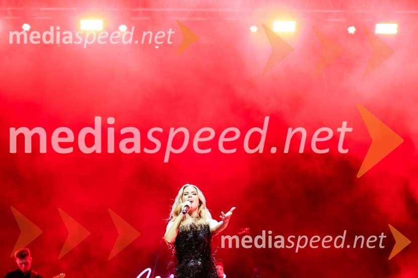  Nika Zorjan, pevkaNika Zorjan na velikem odru Križank