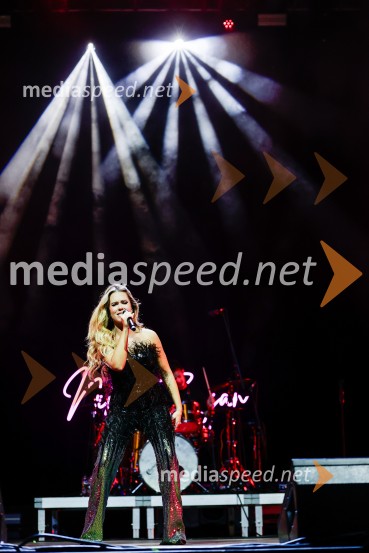  Nika Zorjan, pevkaNika Zorjan na velikem odru Križank