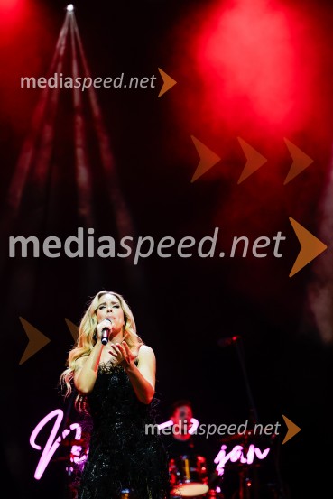  Nika Zorjan, pevkaNika Zorjan na velikem odru Križank