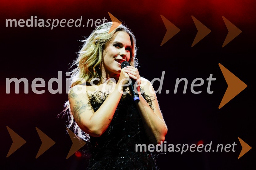  Nika Zorjan, pevkaNika Zorjan na velikem odru Križank