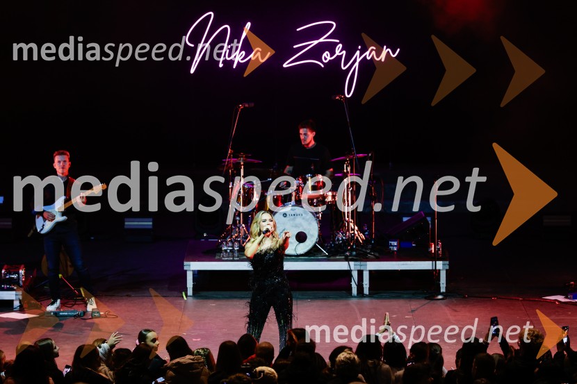  Nika Zorjan, pevkaNika Zorjan na velikem odru Križank