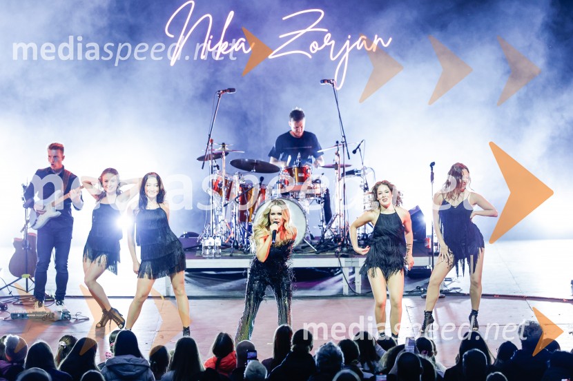  Nika Zorjan, pevkaNika Zorjan na velikem odru Križank