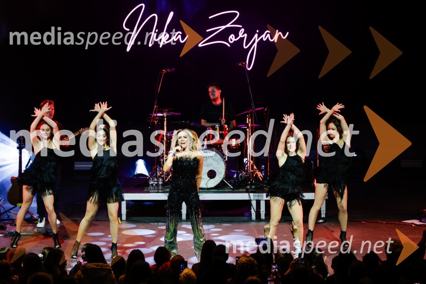  Nika Zorjan, pevkaNika Zorjan na velikem odru Križank