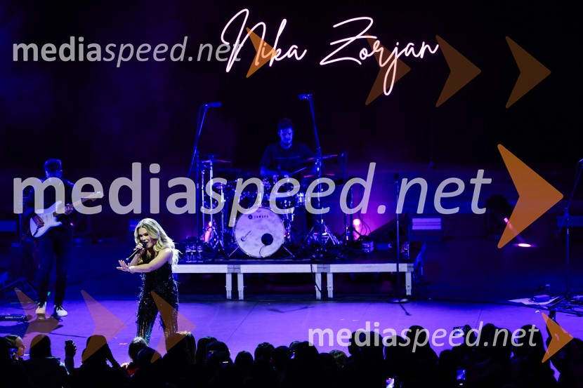  Nika Zorjan, pevkaNika Zorjan na velikem odru Križank