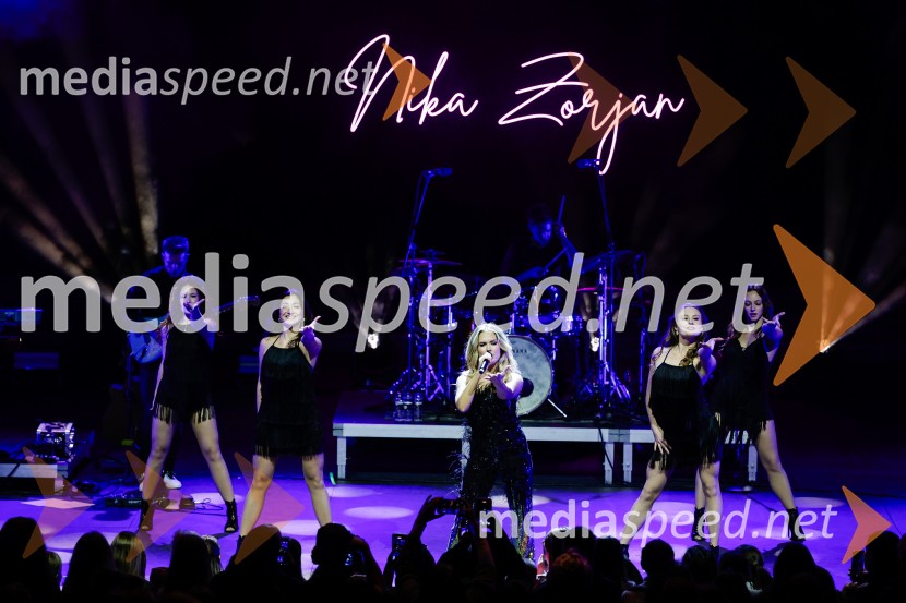  Nika Zorjan, pevkaNika Zorjan na velikem odru Križank