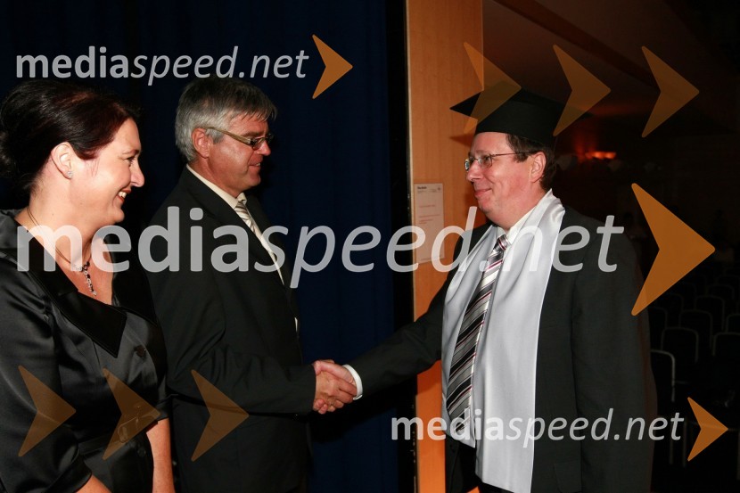 Mag. Majda Kralj, direktorica poslovnega sistema Academia, mag. Samo Hribar Milič, generalni direktor GZS in diplomant VSŠ Academia15. obletnica poslovnega sistema Academia in svečana podelitev diplom Višje strokovne šole Academia