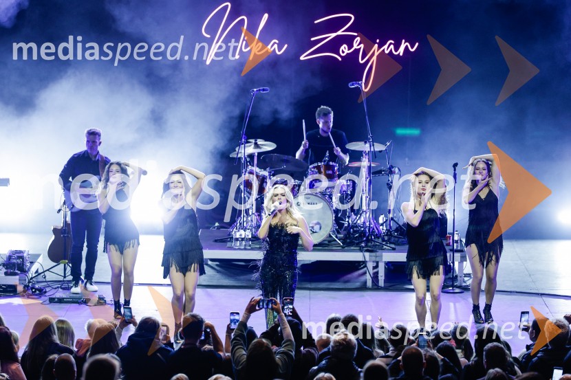  Nika Zorjan, pevkaNika Zorjan na velikem odru Križank