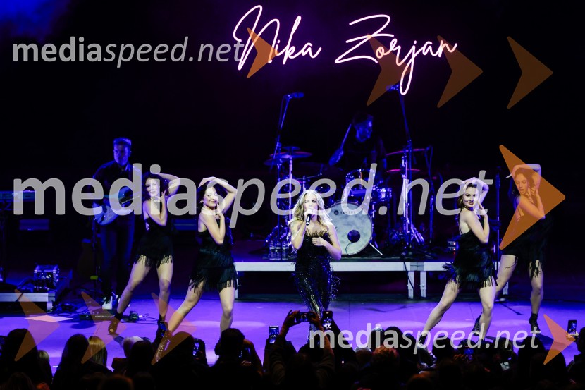  Nika Zorjan, pevkaNika Zorjan na velikem odru Križank