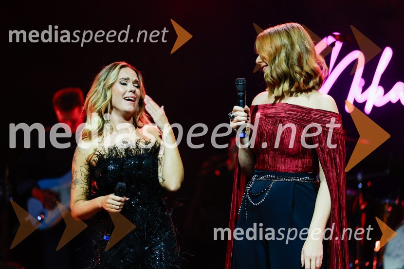  Nika Zorjan, pevka;  Eva Boto, pevkaNika Zorjan na velikem odru Križank
