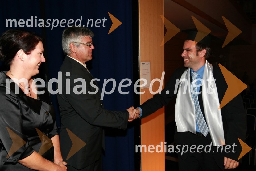 Mag. Majda Kralj, direktorica poslovnega sistema Academia, mag. Samo Hribar Milič, generalni direktor GZS in diplomant VSŠ Academia15. obletnica poslovnega sistema Academia in svečana podelitev diplom Višje strokovne šole Academia