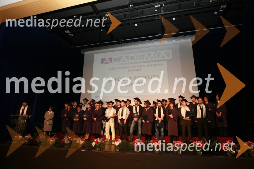 Diplomanti VSŠ Academia15. obletnica poslovnega sistema Academia in svečana podelitev diplom Višje strokovne šole Academia