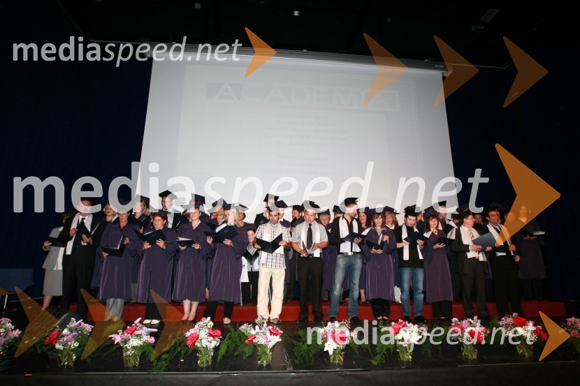 Diplomanti VSŠ Academia15. obletnica poslovnega sistema Academia in svečana podelitev diplom Višje strokovne šole Academia