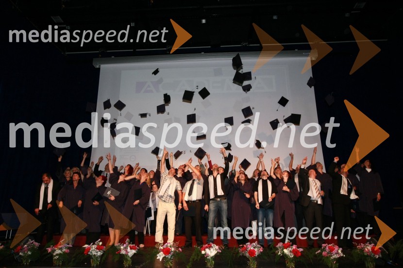 Diplomanti VSŠ Academia15. obletnica poslovnega sistema Academia in svečana podelitev diplom Višje strokovne šole Academia