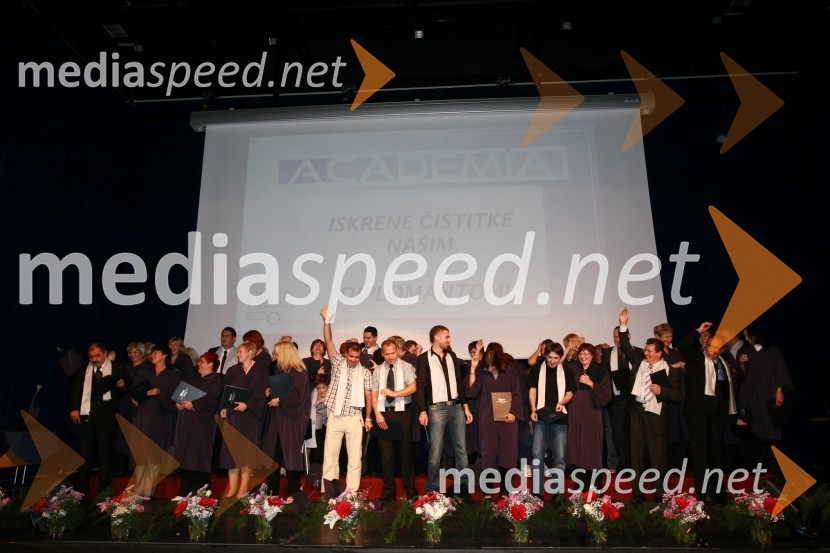 Diplomanti VSŠ Academia15. obletnica poslovnega sistema Academia in svečana podelitev diplom Višje strokovne šole Academia